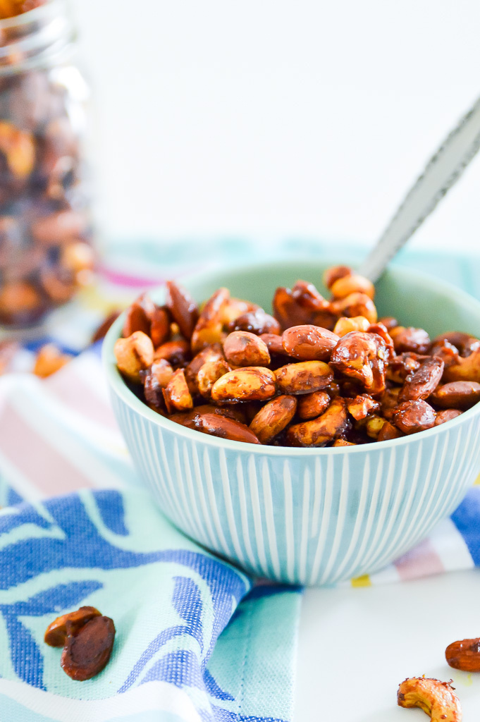  Sweet Curry Cashews and Almonds are going to become your new favourite go to snack. Not only are these Sweet Curry Cashews and Almonds super easy to make but they are the perfect combination of sweet and savoury crunchy goodness. You might even want to make a double batch of these Sweet Curry Cashews and Almonds, they are just that good! #paleo #vegan #snack 