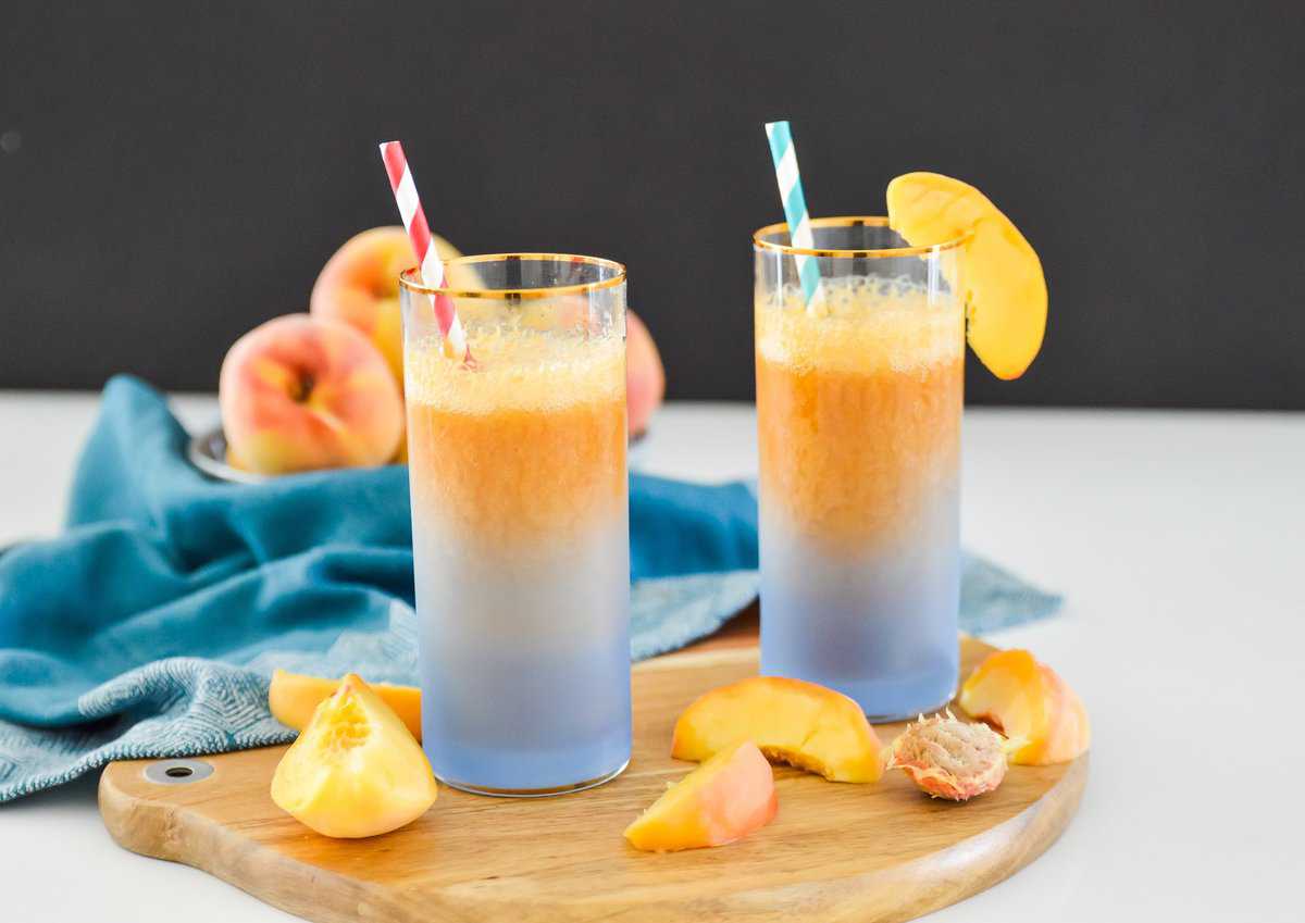 This Peach Ginger Fizz is the perfect summer drink! Made with no added sugars and only 3 ingredients you are going to love this Peach Ginger Fizz. Serve this Peach Ginger Fizz at your next party for an easy, healthy cocktail. 