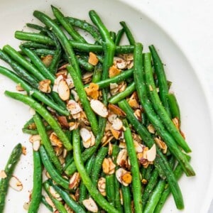 A plate of keto green beans topped with roasted slivered almonds.